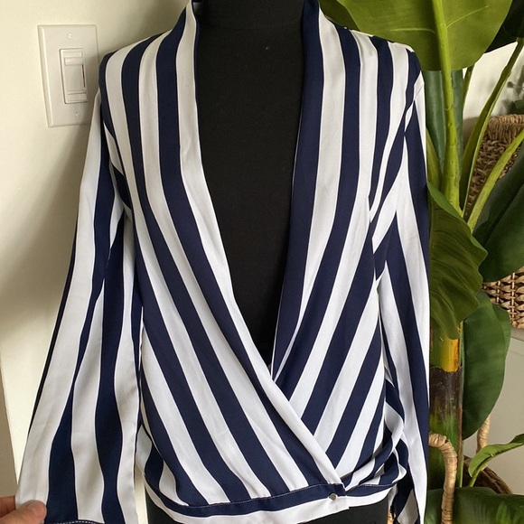 EUC Mohito Deep V-neck Plunge Blouse - Picture 2 of 5